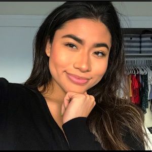 Meet your Posher, Yesenia